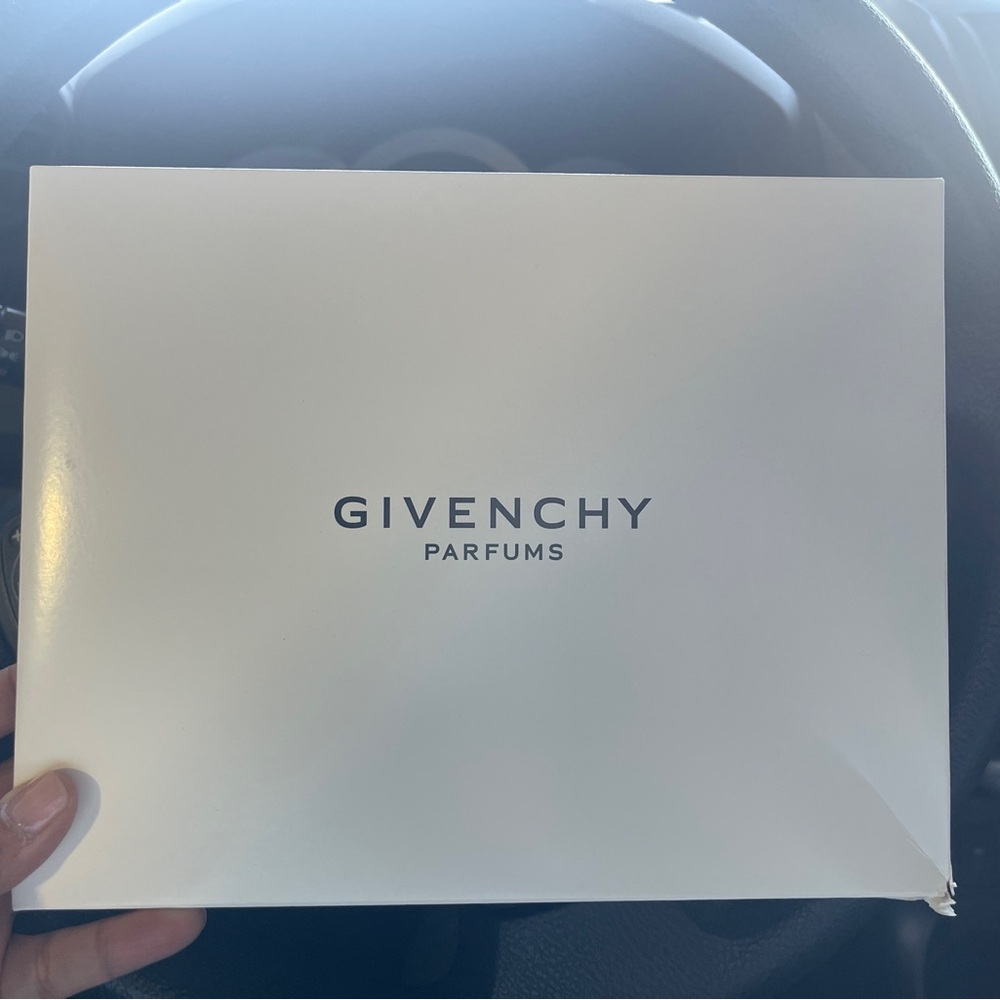 Givenchy Pink Nude Small Flat Makeup Pouch Cosmetic Bag NEW with Box - Picture 4 of 4